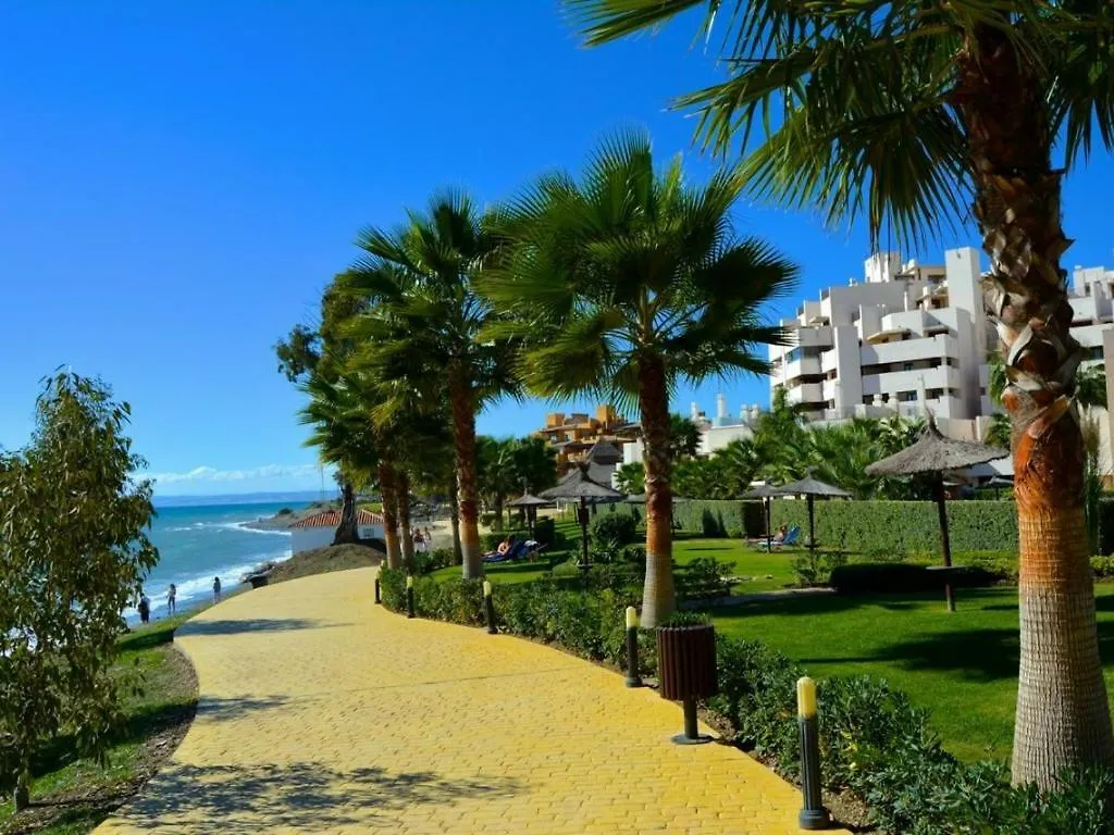 Bahia De La Plata-Exclusive Seafront Apartment-4Pax Эстепона